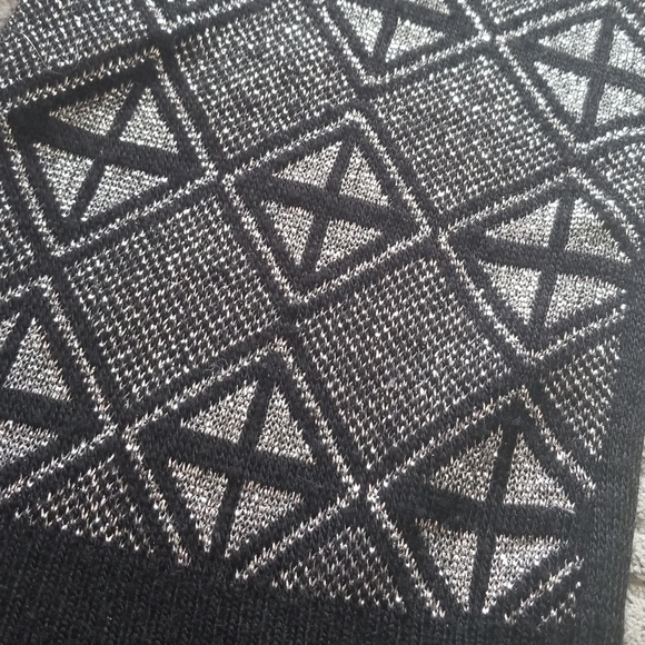 Silver and black geometric sweater vest - Picture 2 of 3
